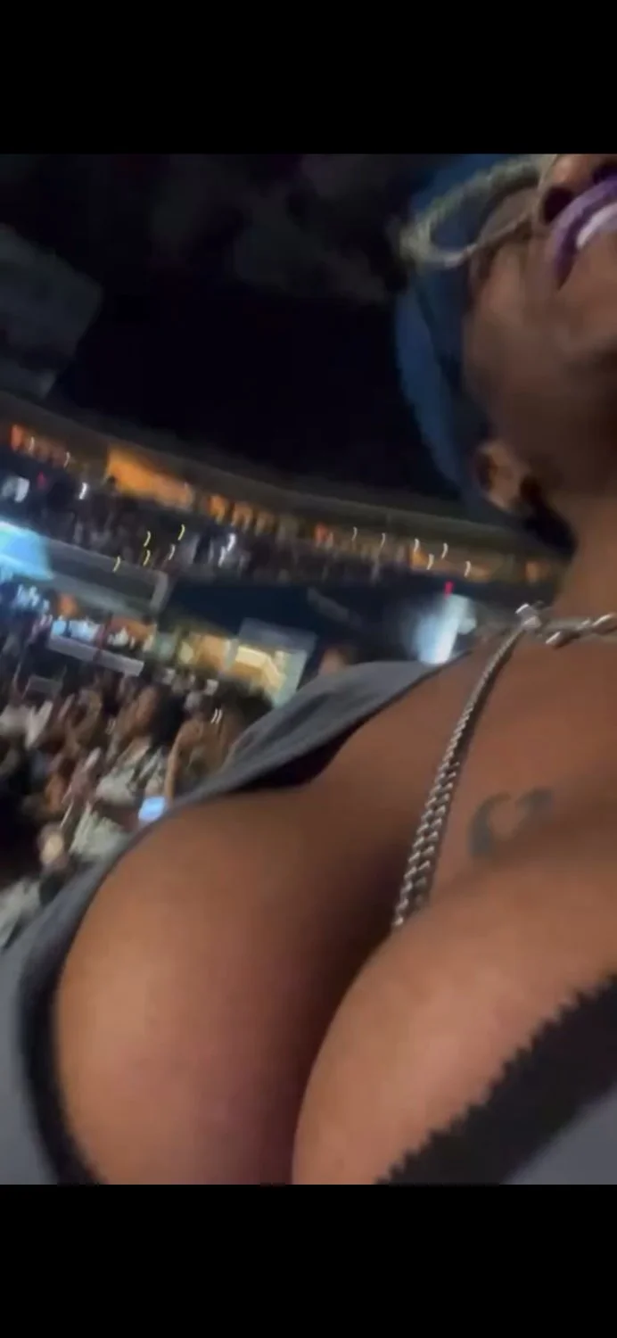 Ebony mature huge tits sagging and concert image 2