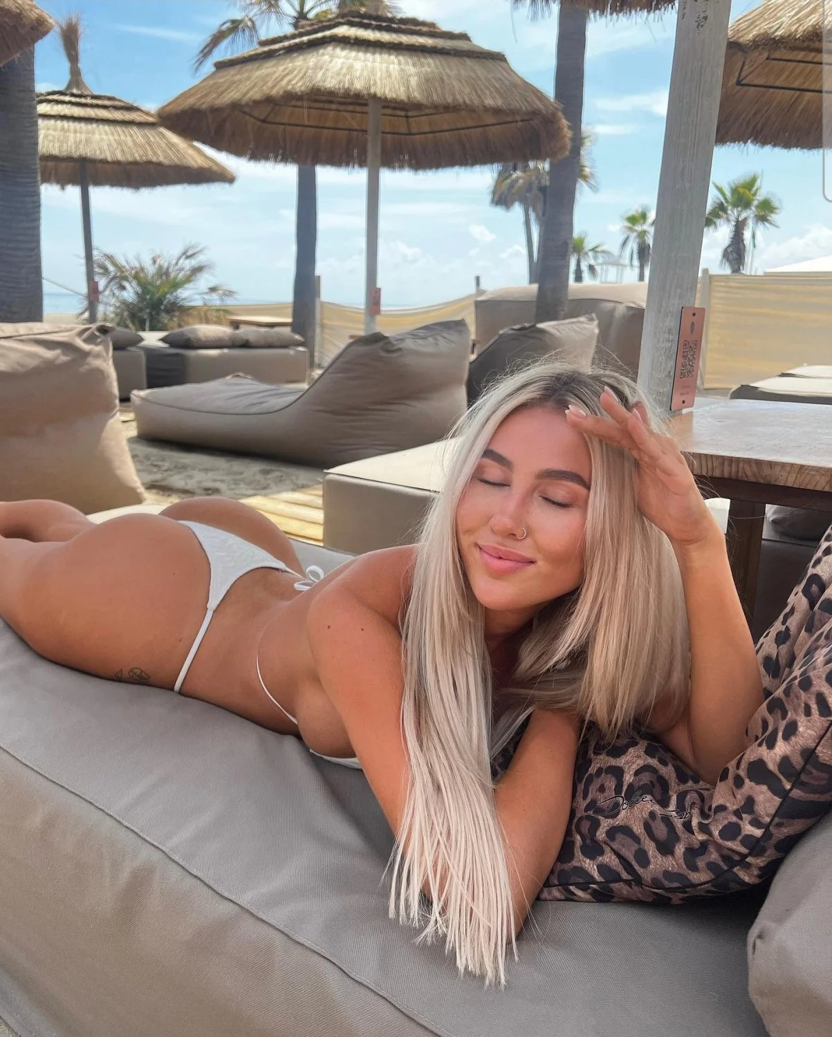 Tight, busty and peachy UK Chav image 15