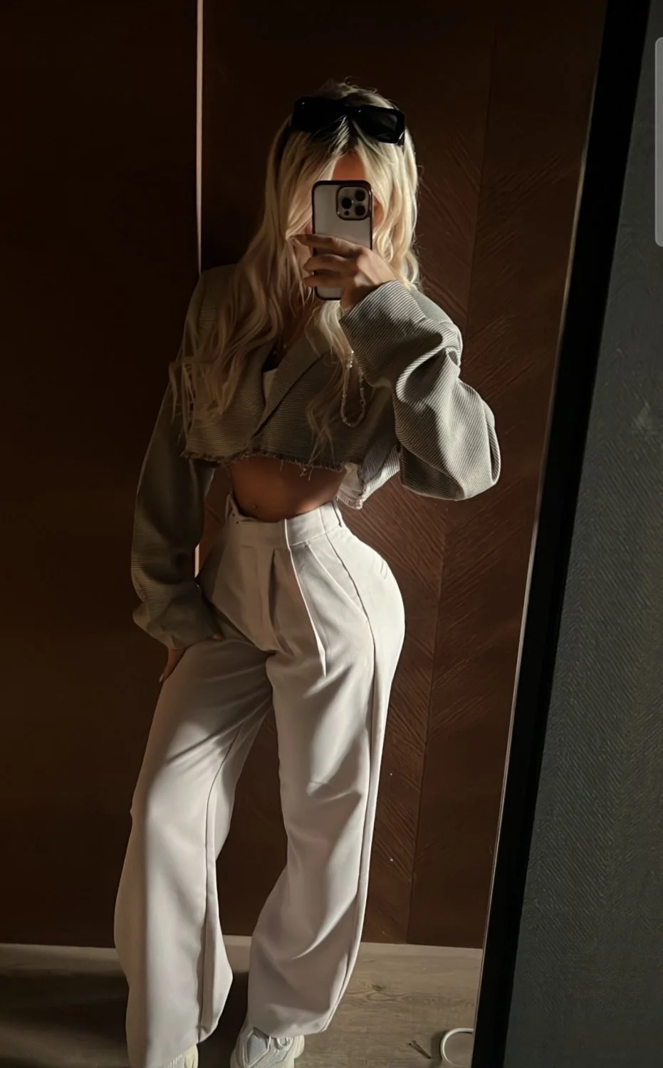 Tight, busty and peachy UK Chav image 3