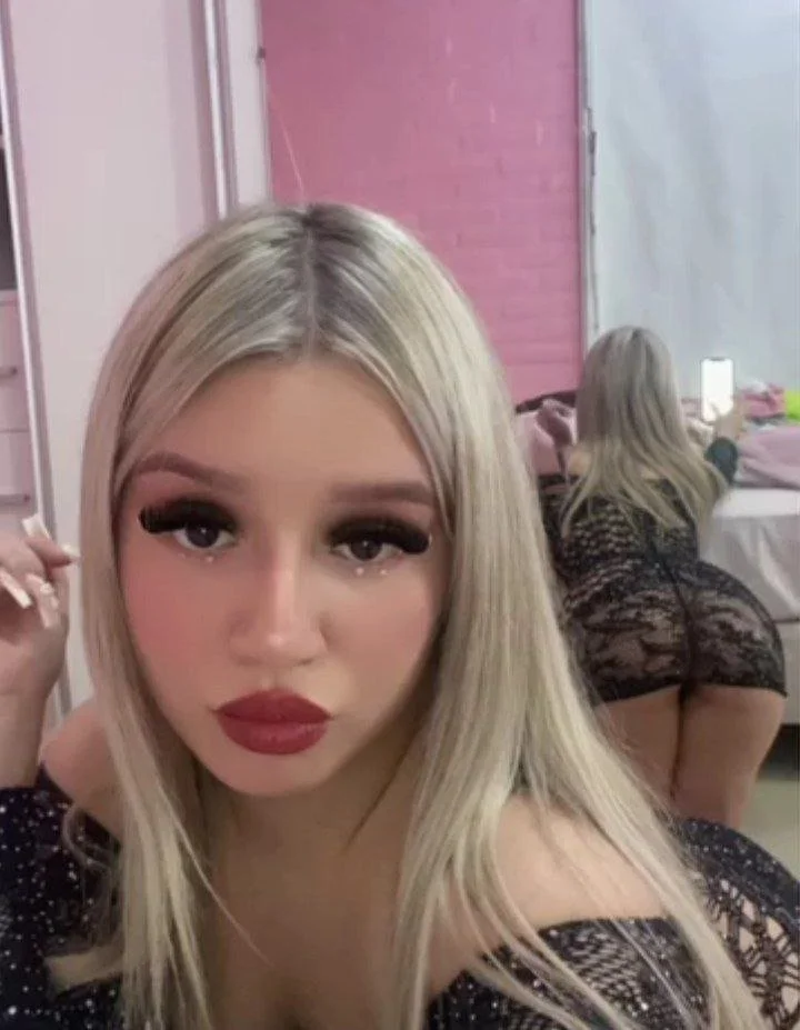 Hermosa rubia gringa Culona sexy cojiendo rico con su amigo image 9