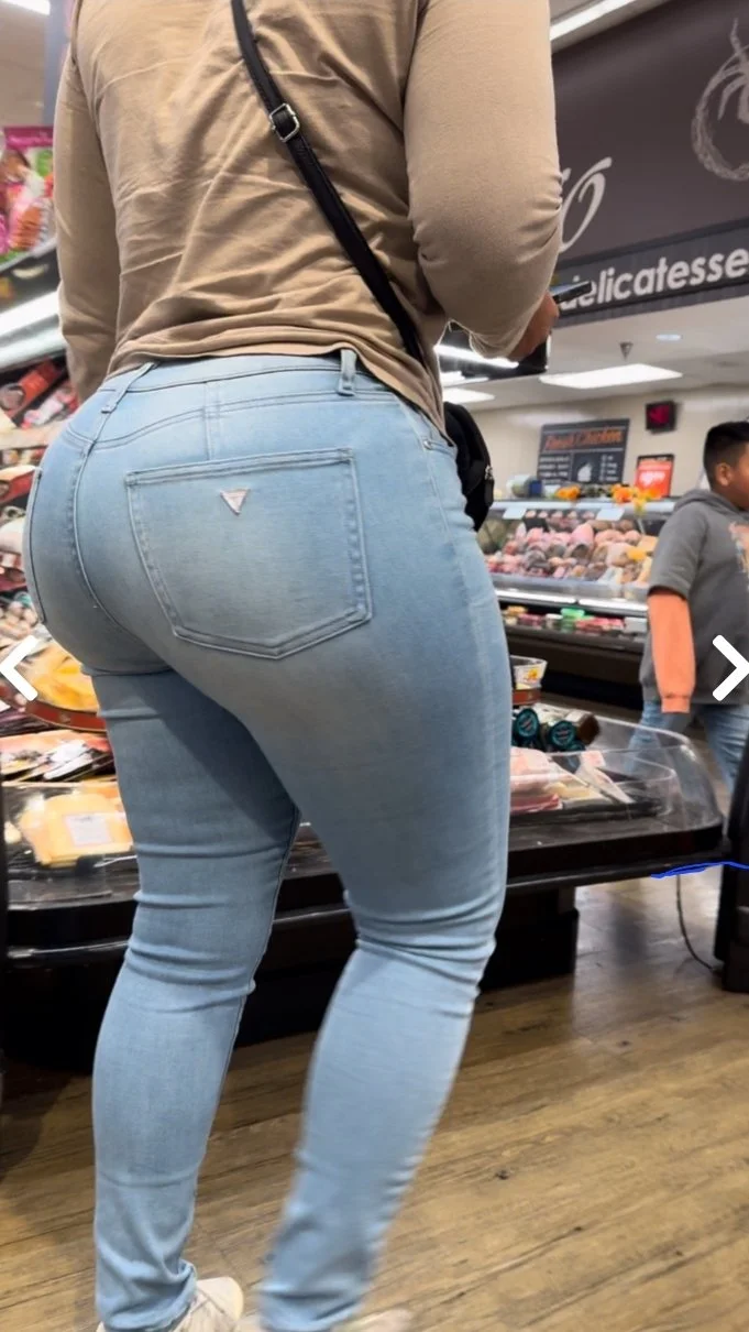 Big booty Dominican shopping at Kroger (credit to TheCuffintonPost) image 6
