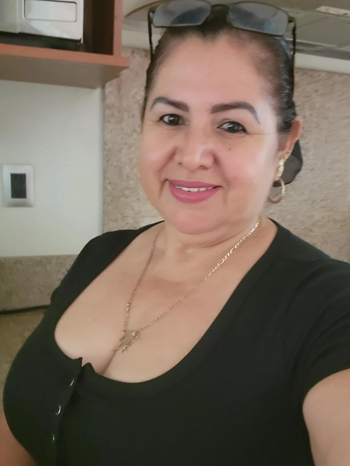 Madura puta infiel su marido ya no la coje una esclava en su pie derecho image 12