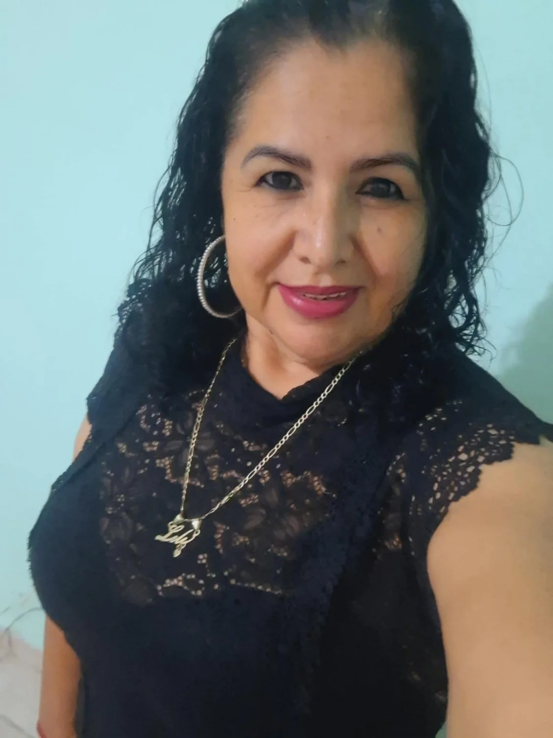 Madura puta infiel su marido ya no la coje una esclava en su pie derecho image 15