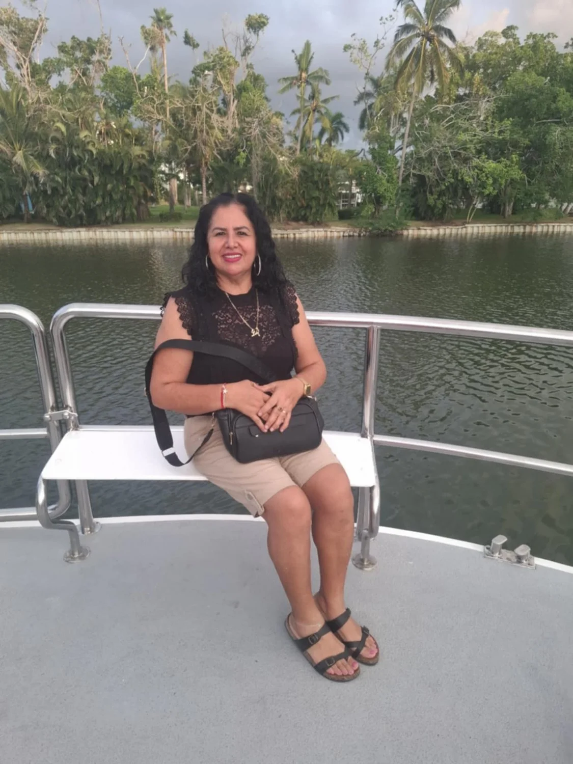 Madura puta infiel su marido ya no la coje una esclava en su pie derecho image 21