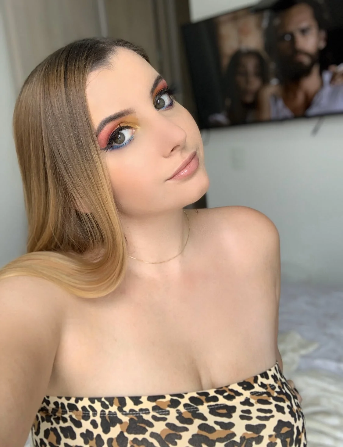 Rubia hermosa Ivana blanquita sexy rica culona y tetona Rica image 2