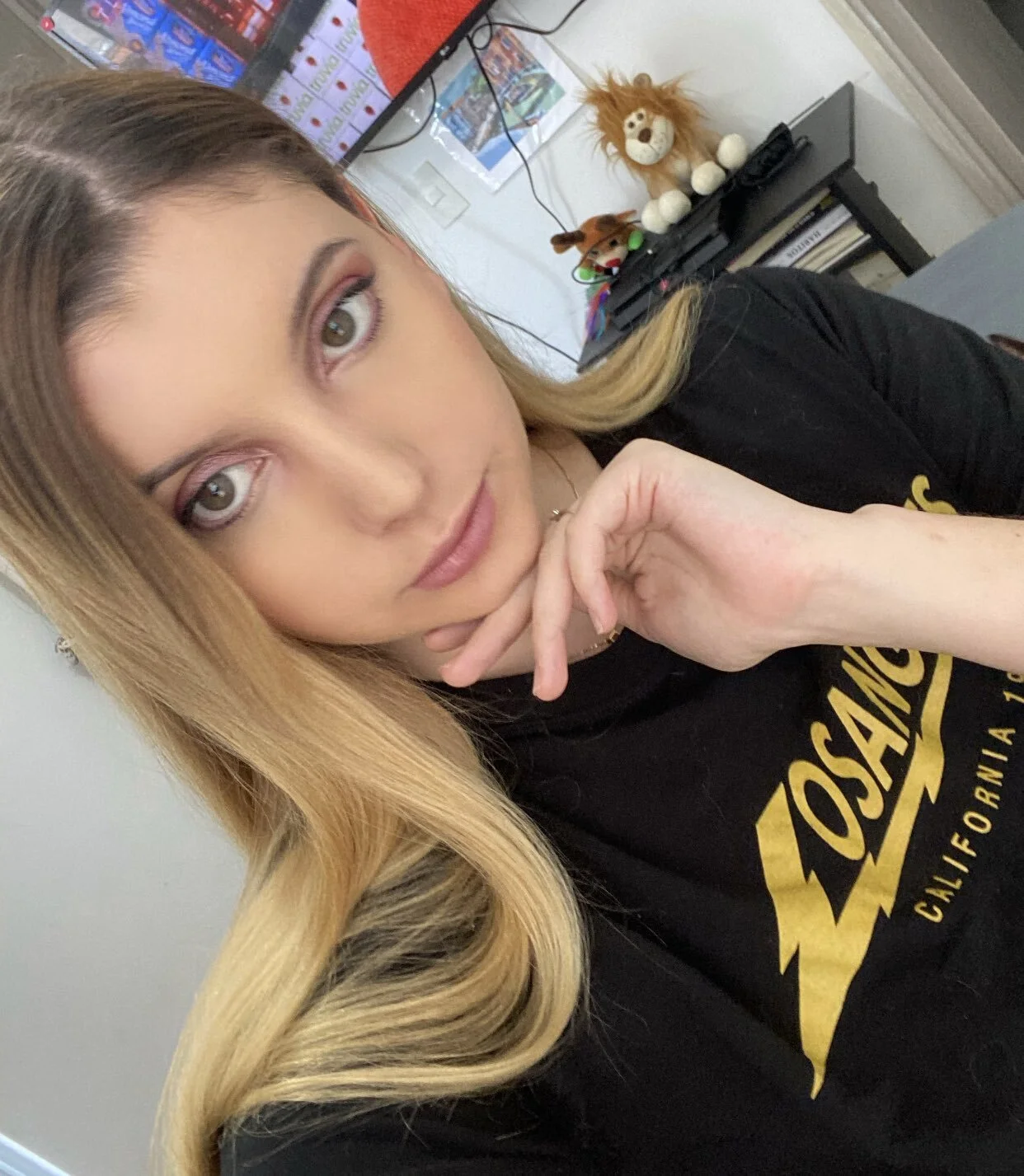Rubia hermosa Ivana blanquita sexy rica culona y tetona Rica image 5