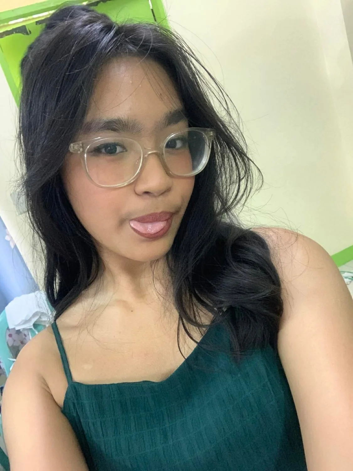 Slutty girls Rania and Frances 18yo, Philippines image 5