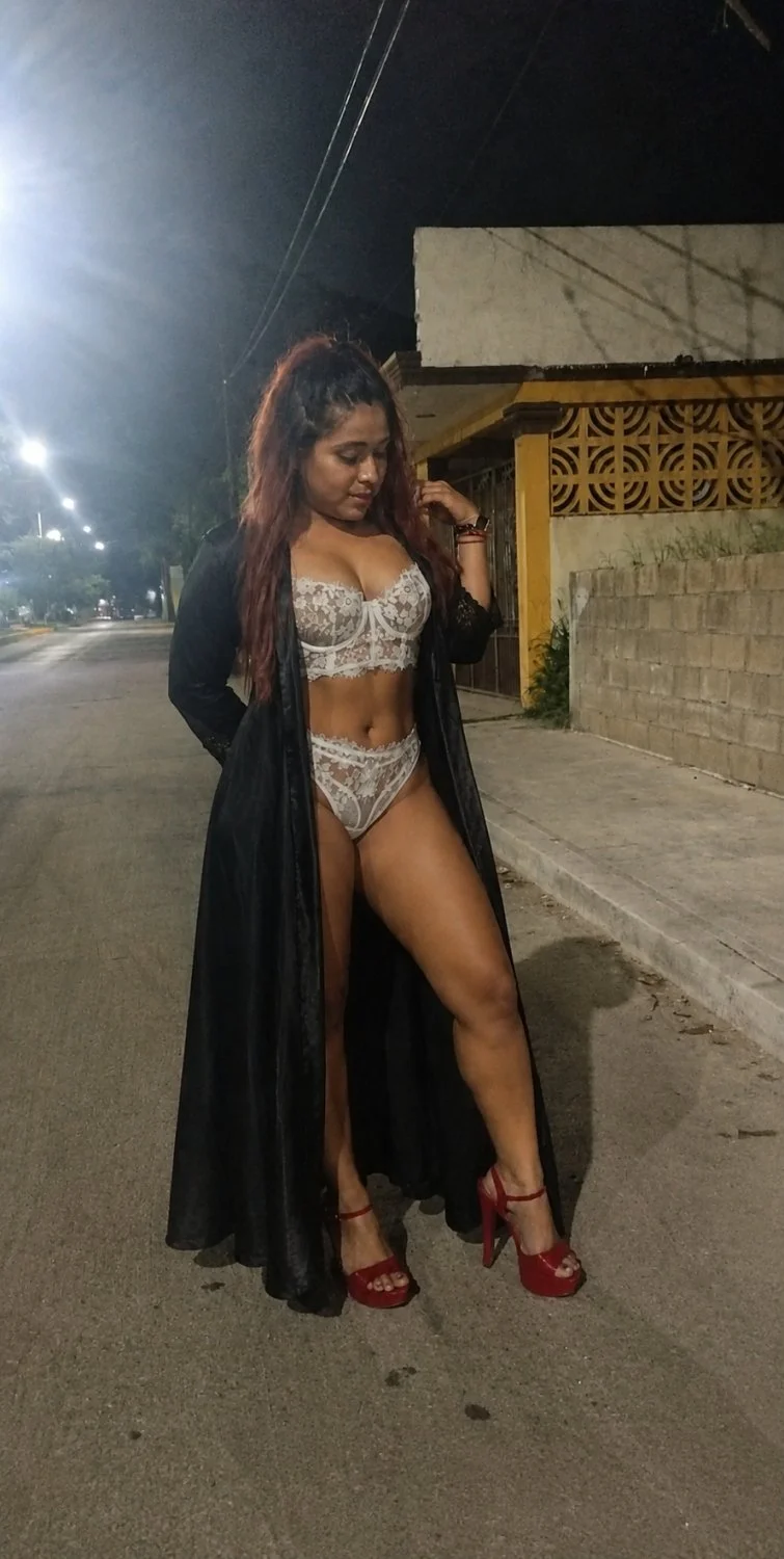 A esta gorda puta le gusta exhibir 🔥🔥 main image