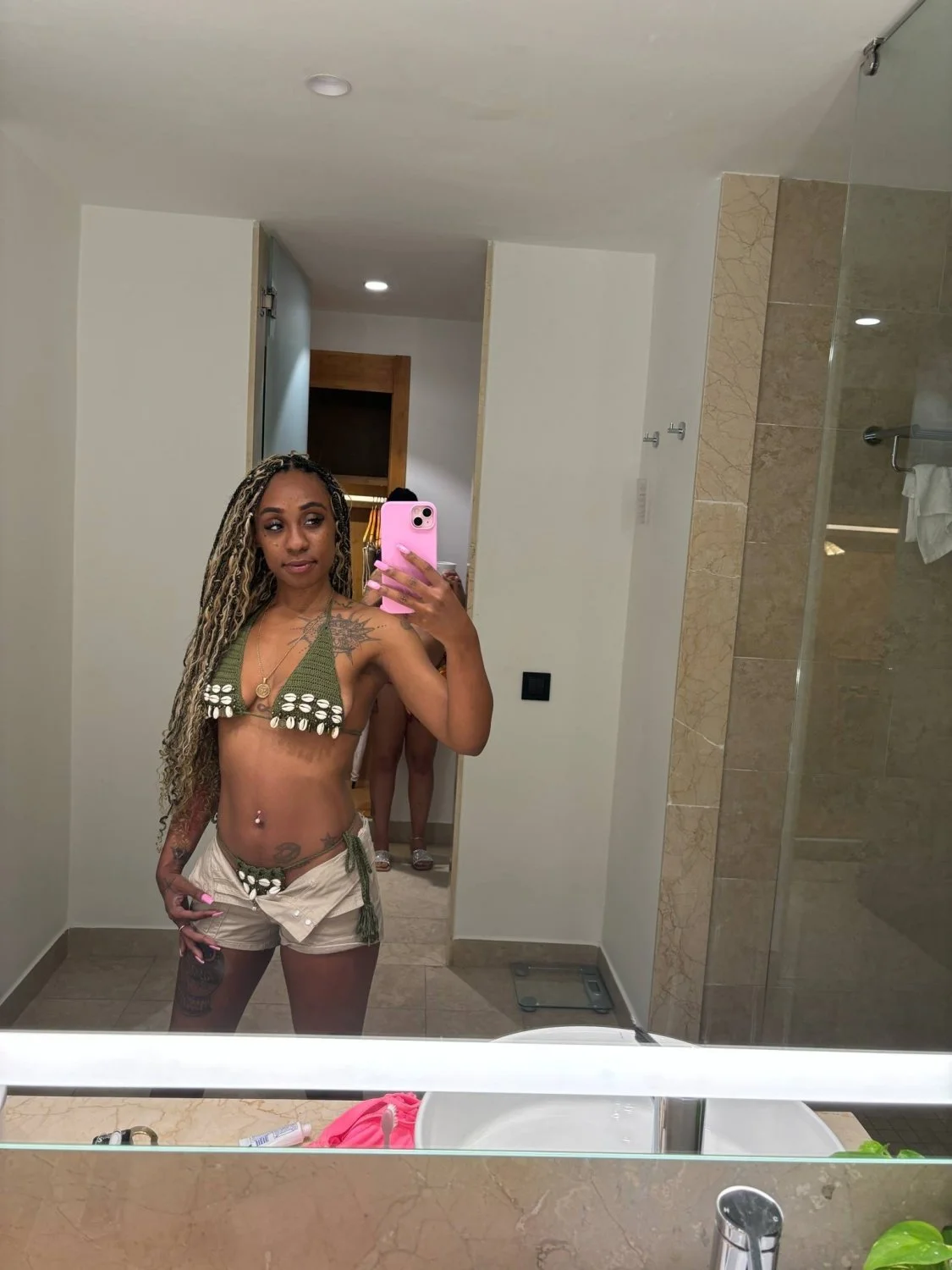West Orlando Florida Popular Bahamian thot maryah cobb playing with her pretty pussy leaked image 16