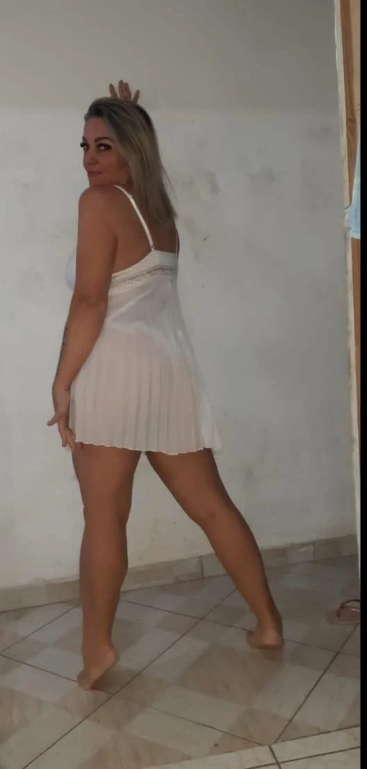 Loira gostosa image 3