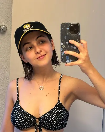 Klara Castanho e suas axilas perfeitas😋 cover image