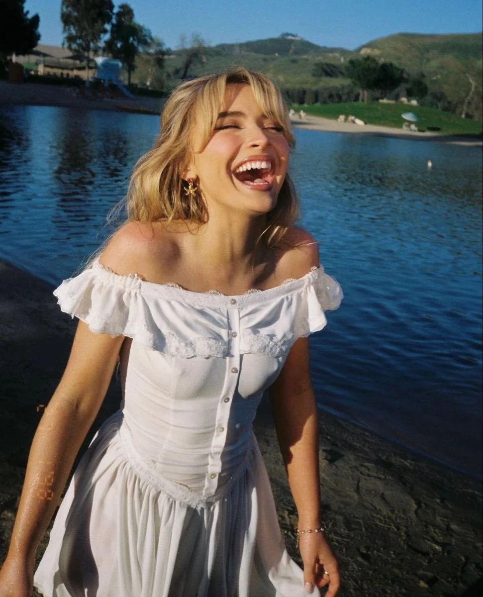 Sabrina Carpenter image 32