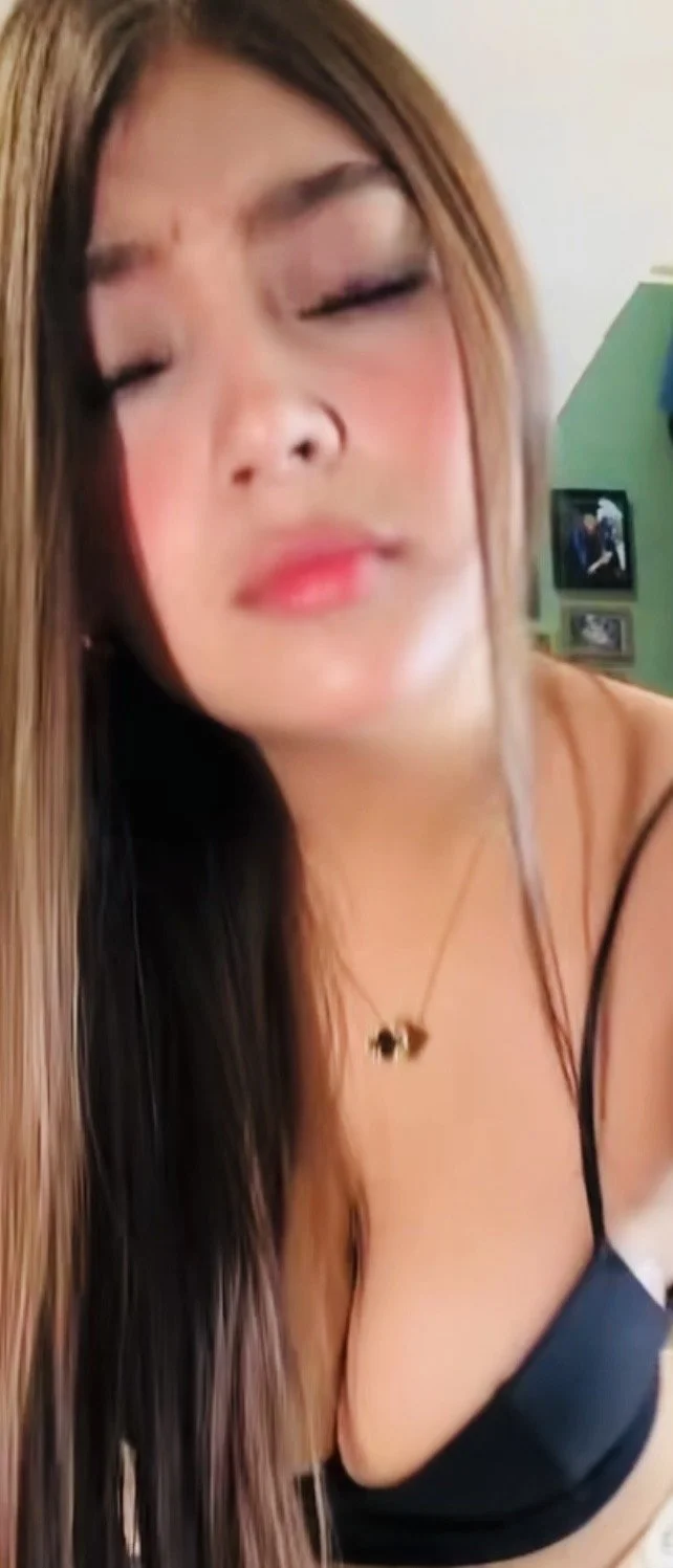 Mery maynez con caras ricas y enseñando los calzones image 6