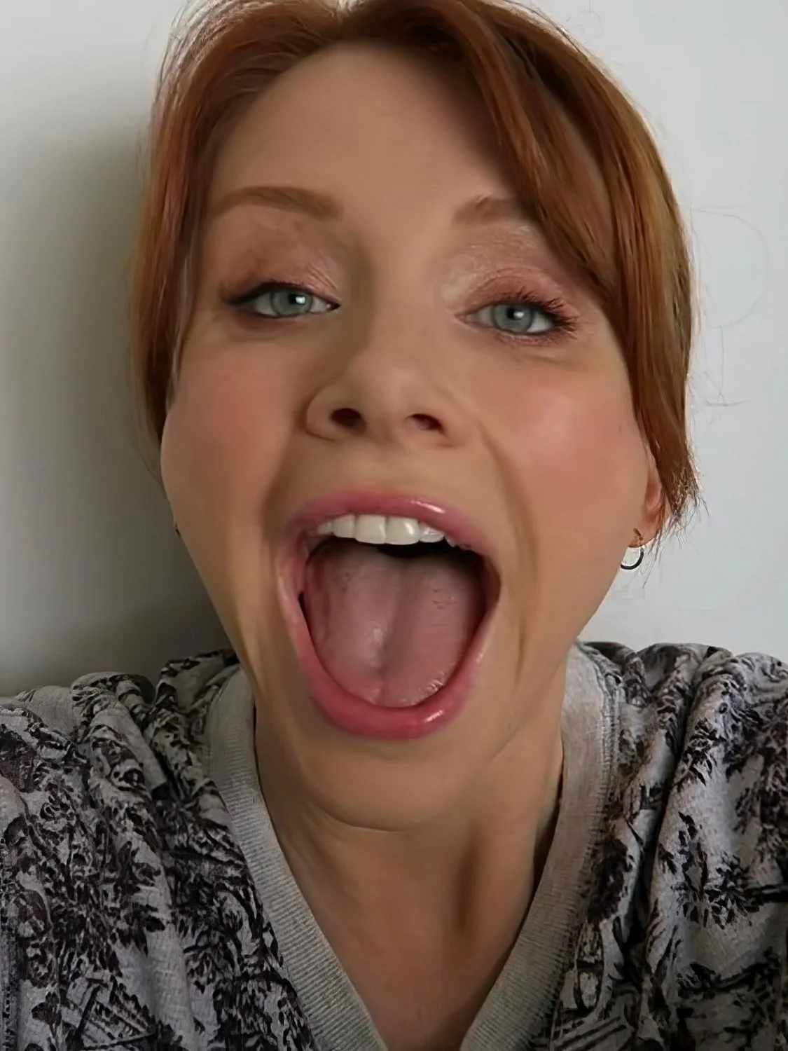 Bryce Dallas Howard llenenla de semen.. pide hasta no dar mas main image