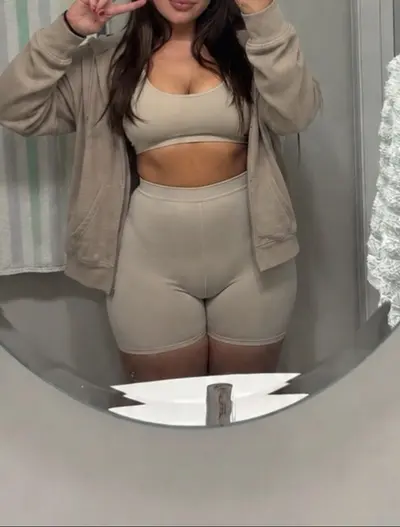 Met on tinder and got straight to fucking. Big booty white girl cover image