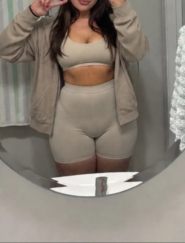 Met on tinder and got straight to fucking. Big booty white girl main image