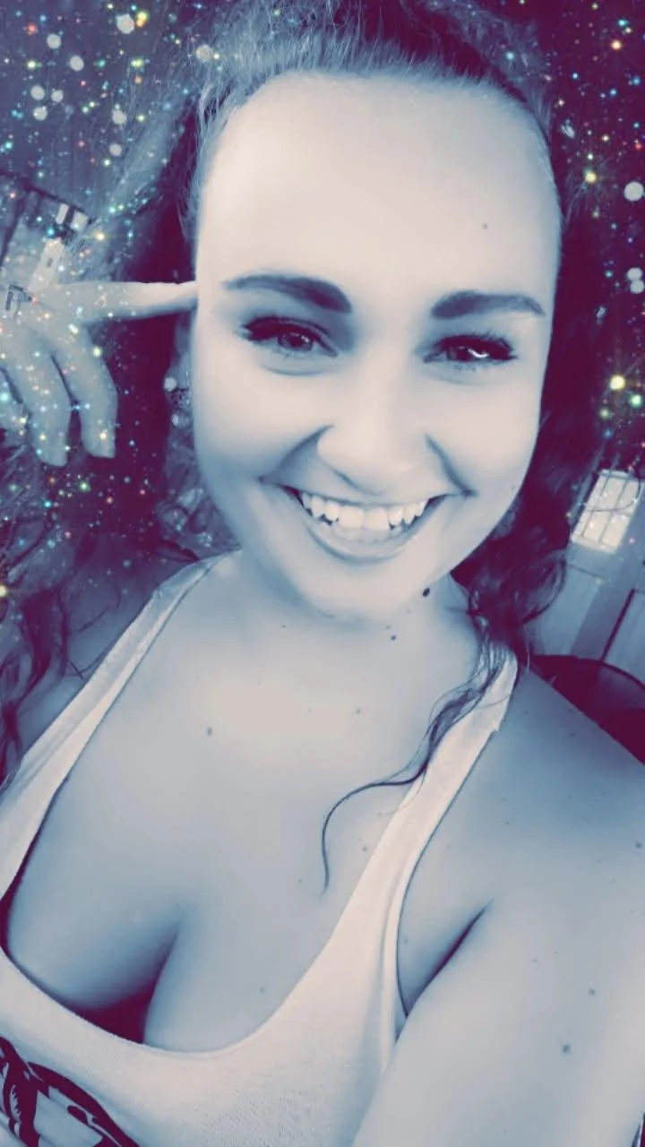Indianapolis bar slut. Who else got to slam her wet pussy image 4