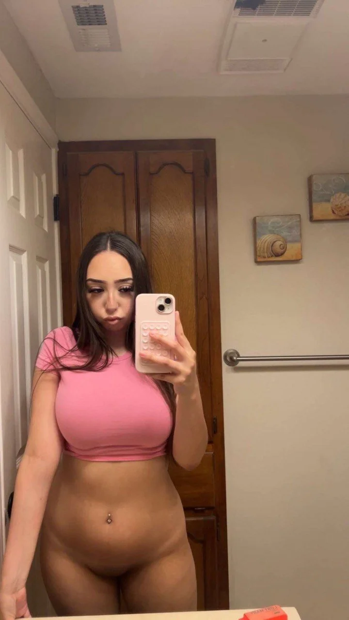 Musician with huge tits and big dark areola image 2
