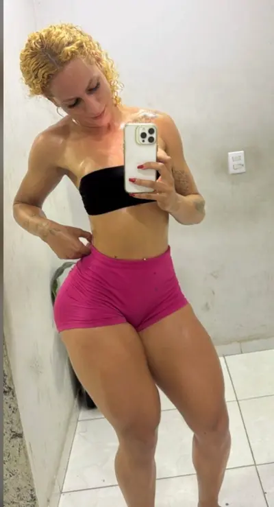 Loira gostosa da academia cover image