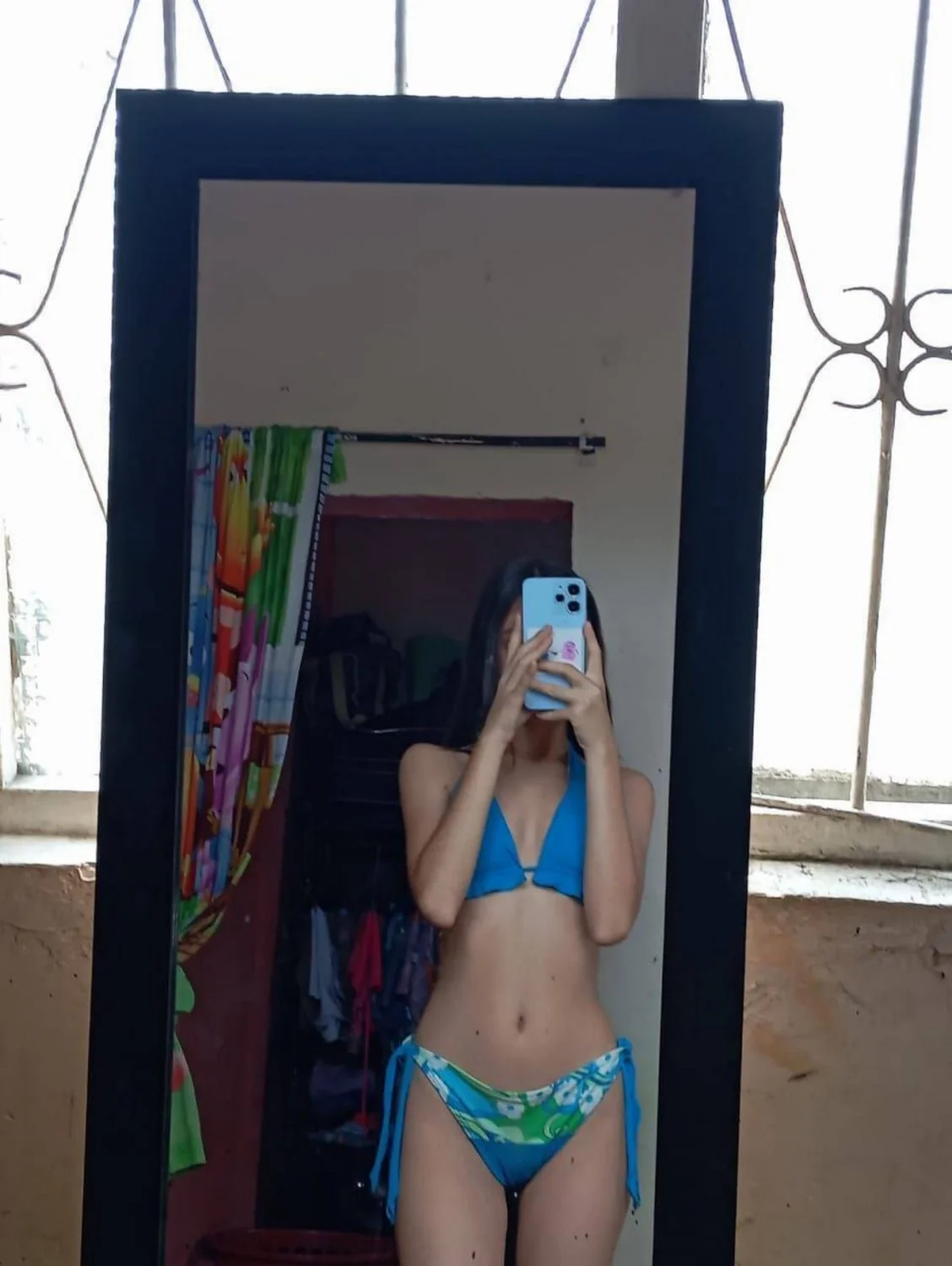 Petisa Argentina flaca hermosa tetona con coño peludita Rica image 2