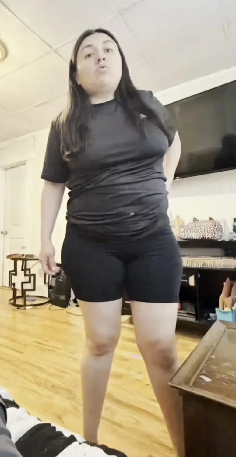 Quien es el campion Que quiere postear mi esposa follando para enviarle videos image 1
