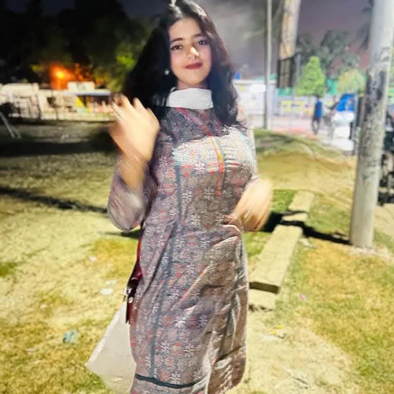 Desi Hot Girl Mahek Alinaa. main image