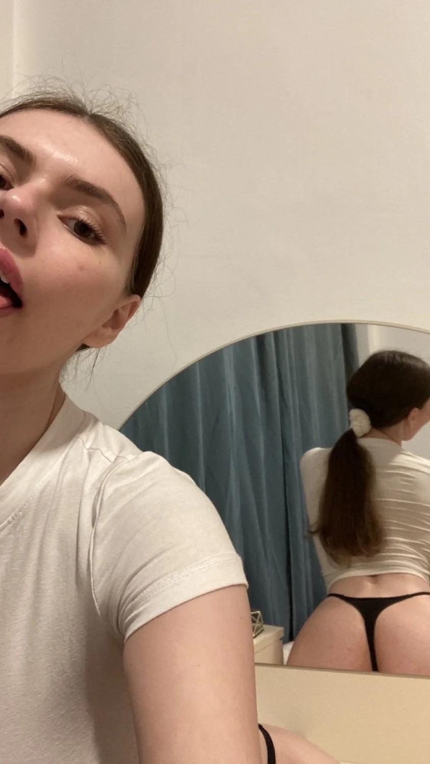 Ex (Alyssa) Snaps Exposed Petite Slut image 6