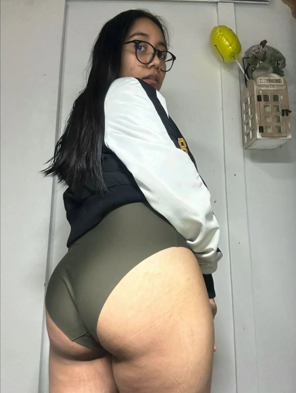 Enfermera mexicana, le encanta la verga y que se lo hagan así con si uniforme image 2