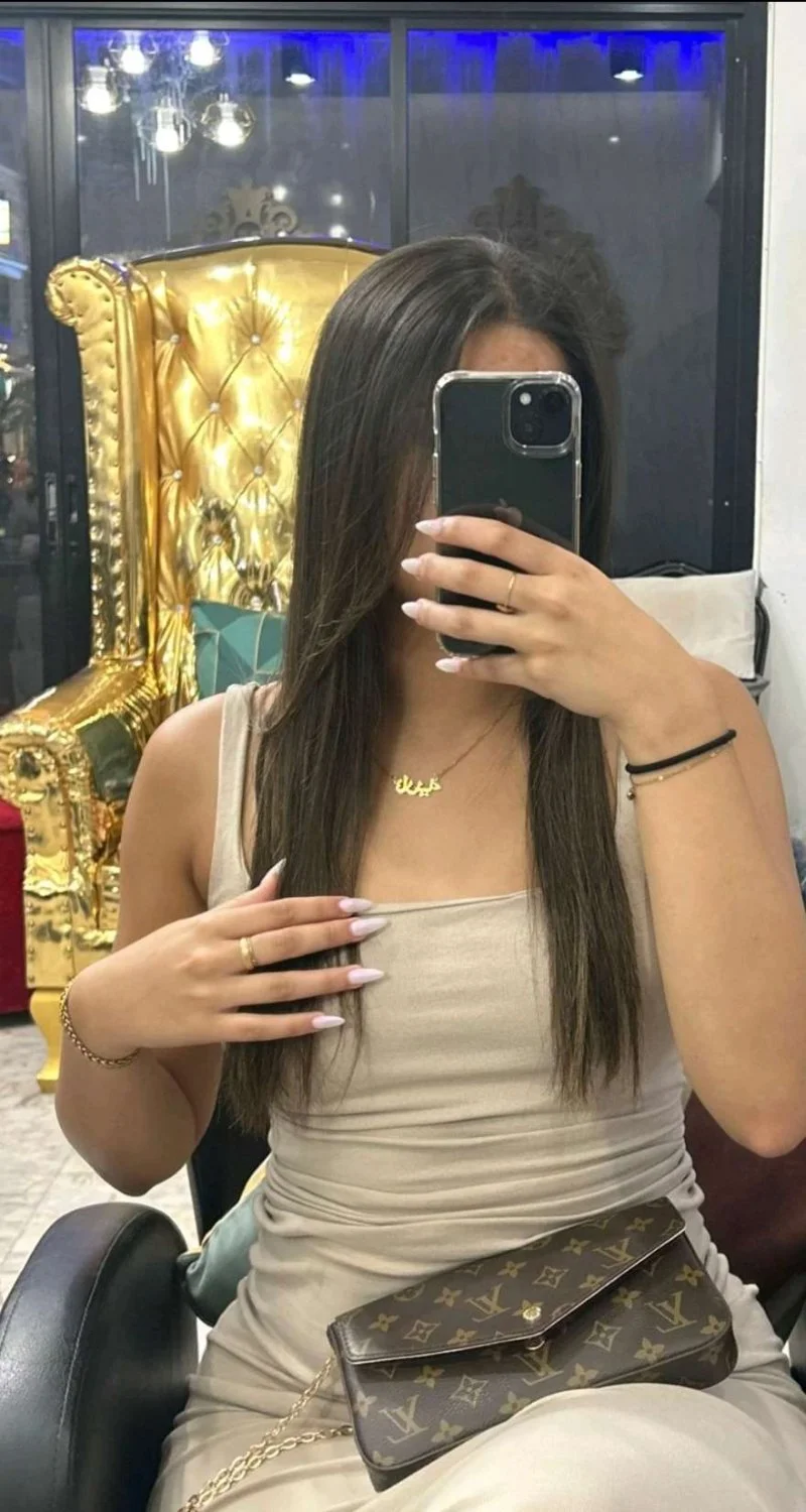 Algerian Muslim Nadia showing her sexy body image 2