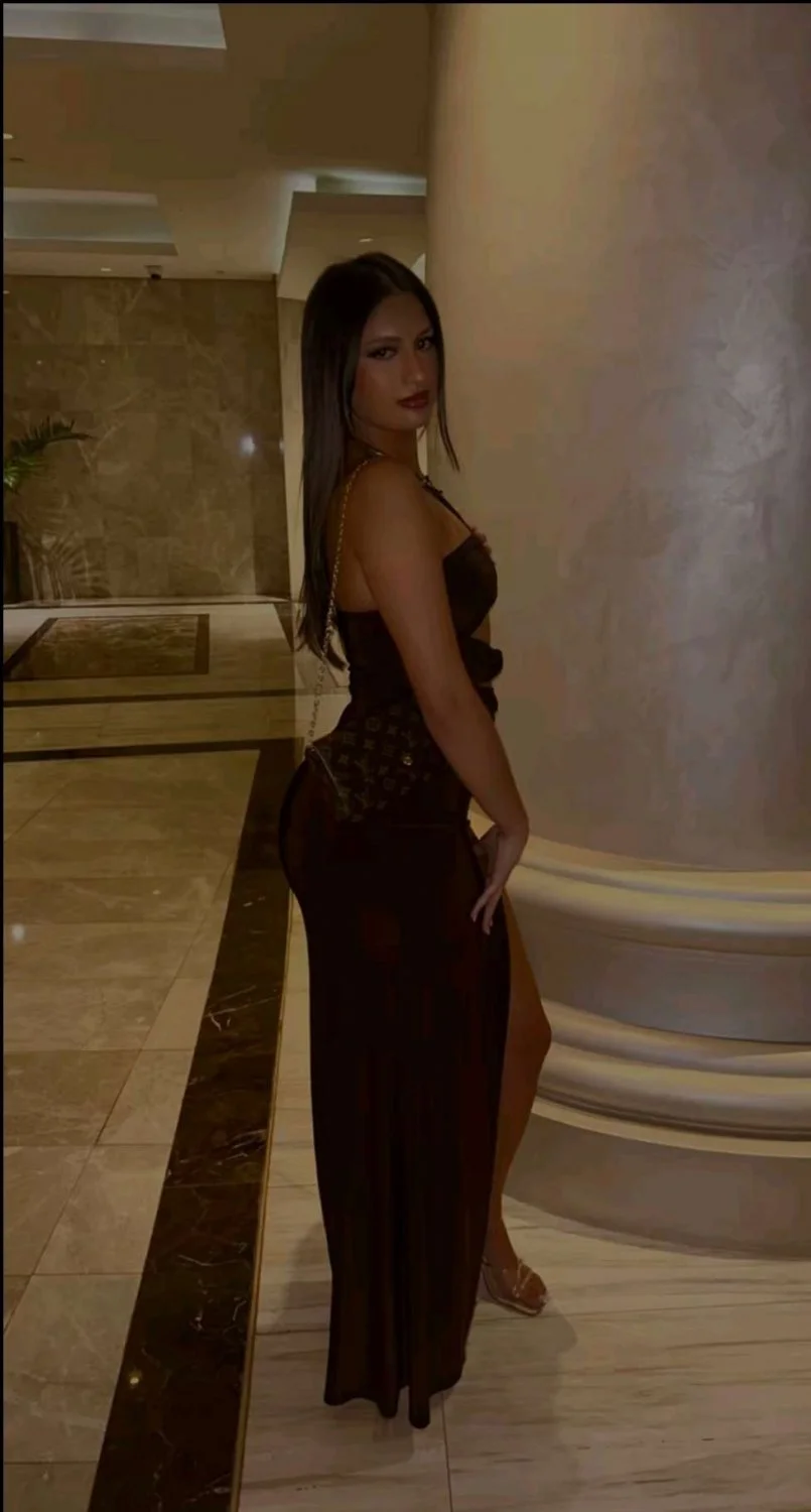 Algerian Muslim Nadia showing her sexy body image 9