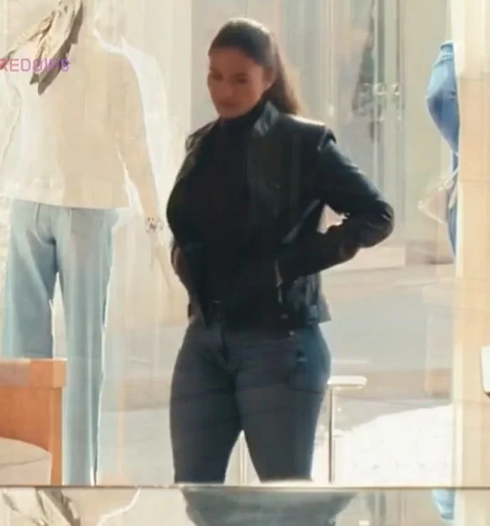 MyType Actress #3 Sexy Curvy w/ Big Booty image 13