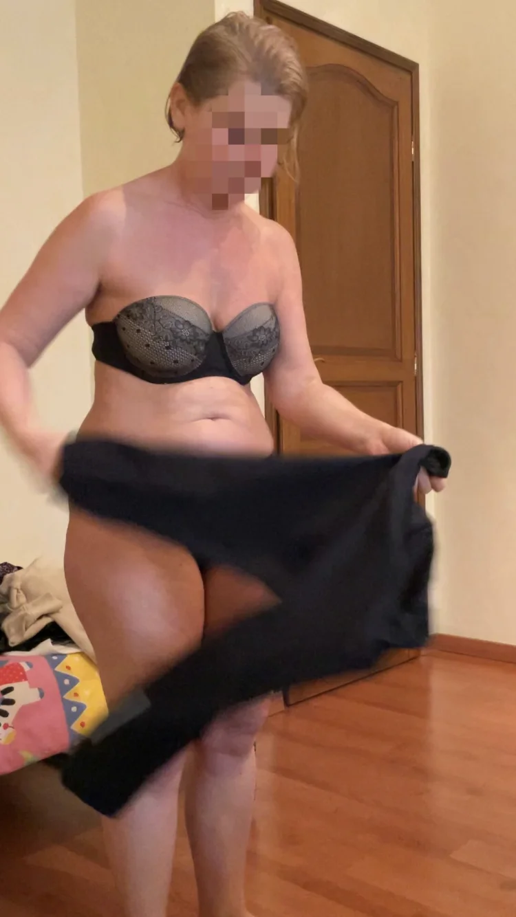 Mature PAWG Wife image 12