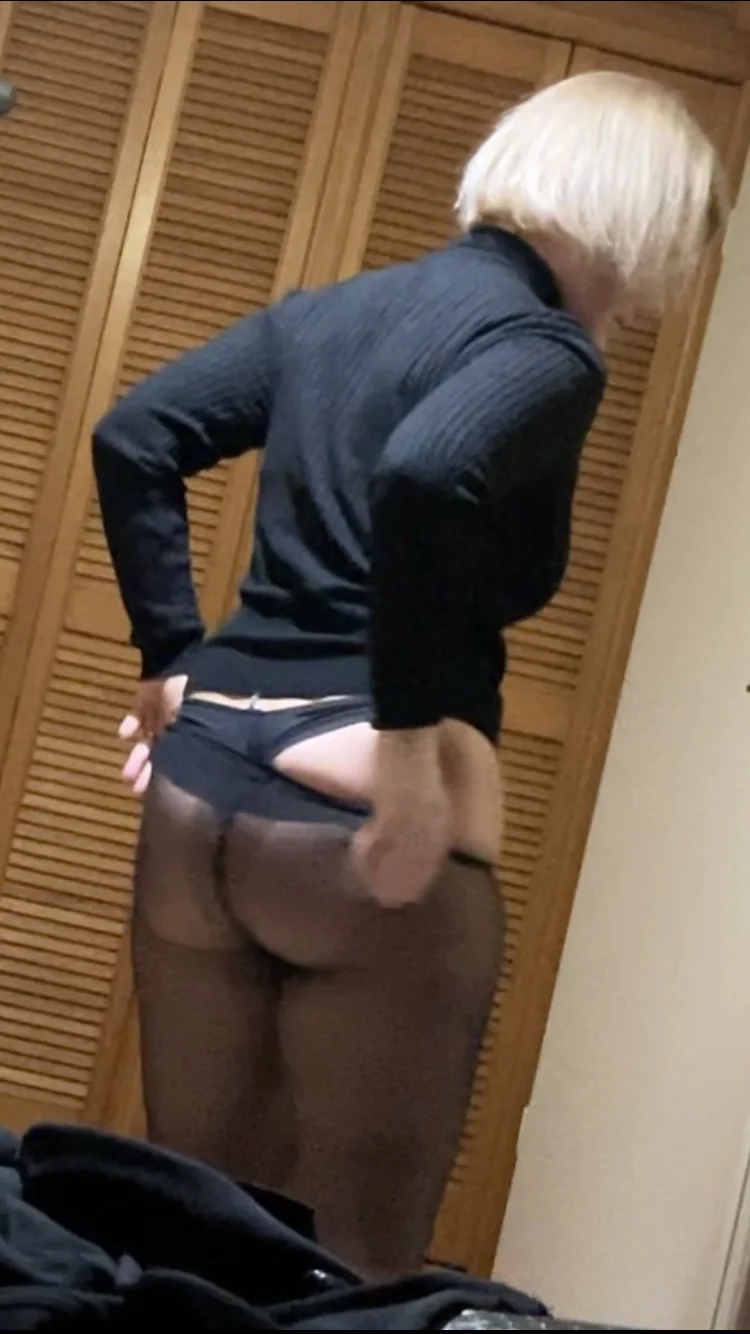 Mature PAWG Wife image 27