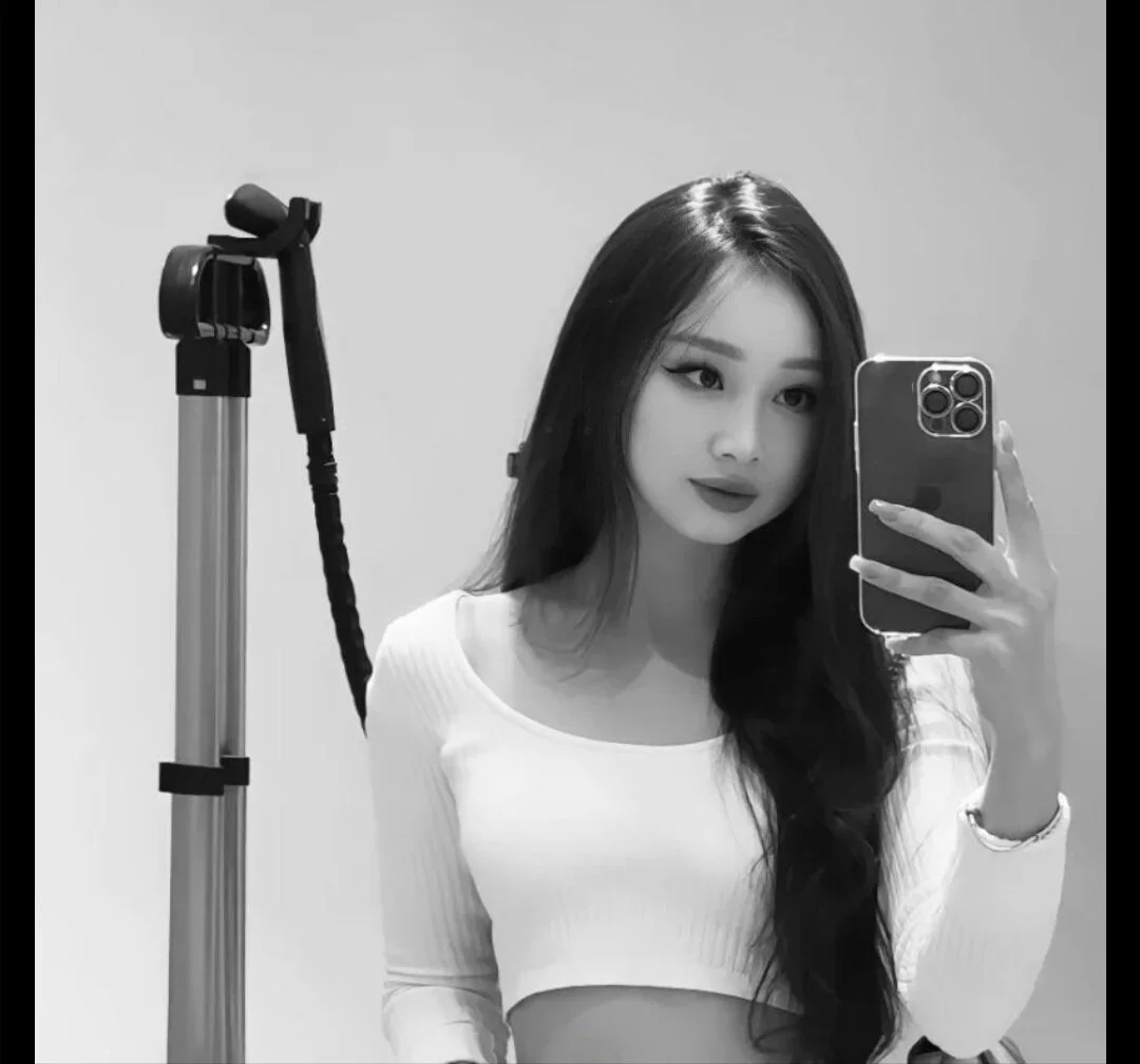 Sam Asian camgirl flexing fat creamy pussy Leaks image 2
