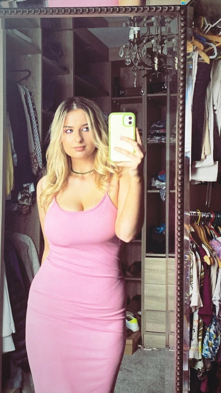 Irish Tiktoker Zoe, anyone have her leaks? image 2