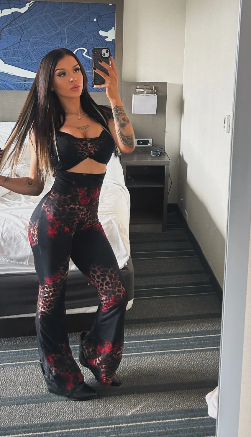 Elayna Black image 10