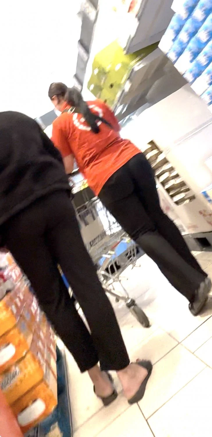 Insane dutch teen leggings creepshot image 4