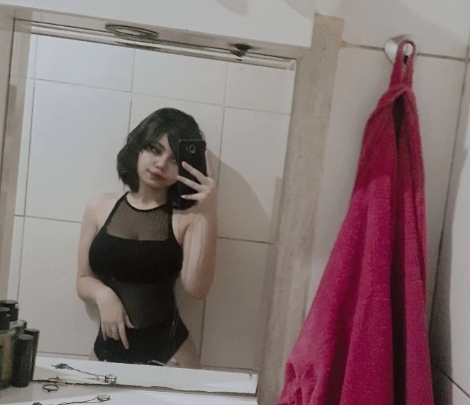 Gotica lindinha foi vazada mostrando os peitão gostoso! Puta novinha caiu na net mandando nudes image 2