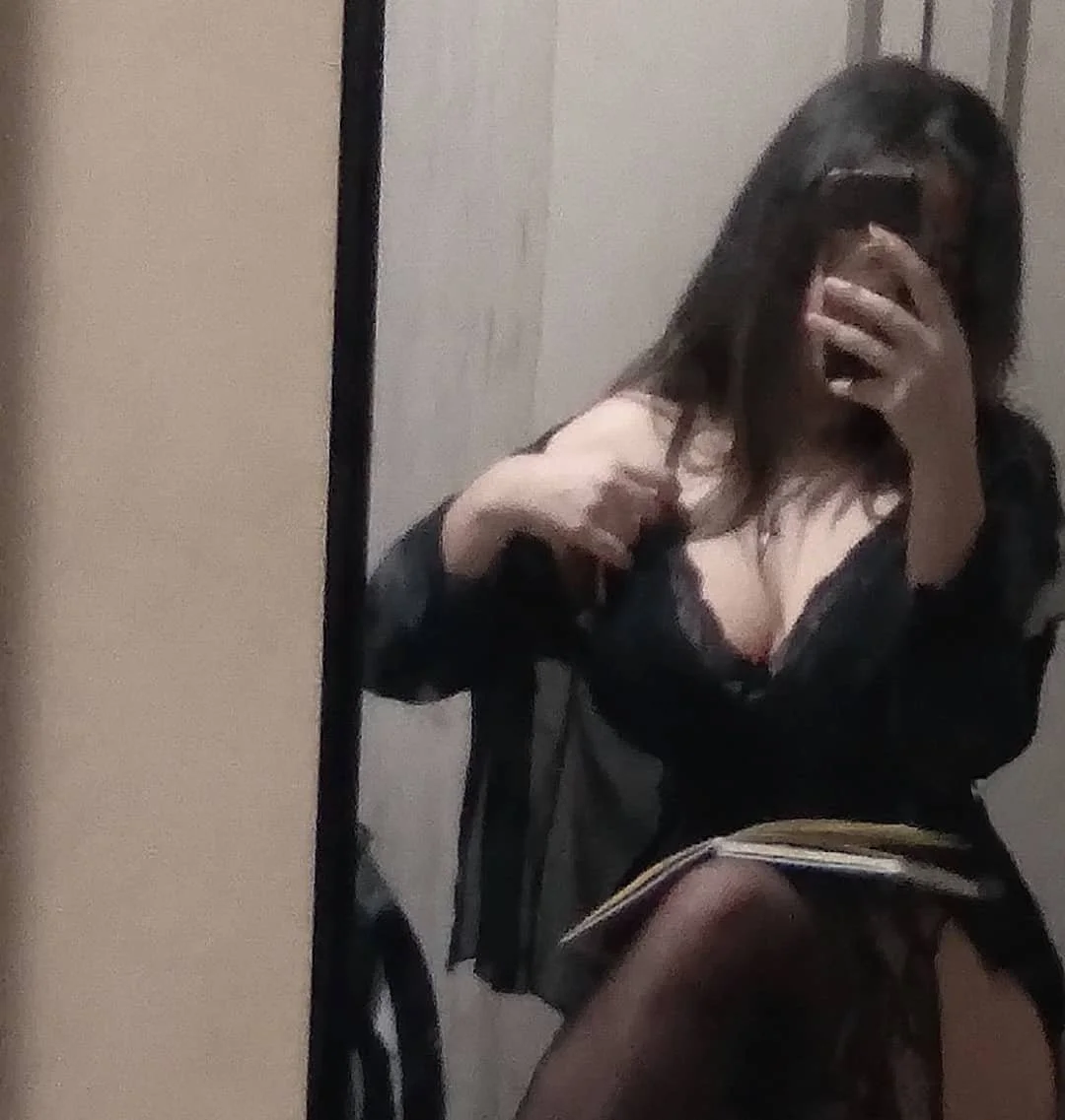 Gotica lindinha foi vazada mostrando os peitão gostoso! Puta novinha caiu na net mandando nudes image 3