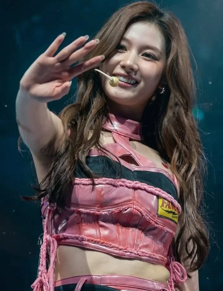 Sana (Twice) Pictures 6 image 11