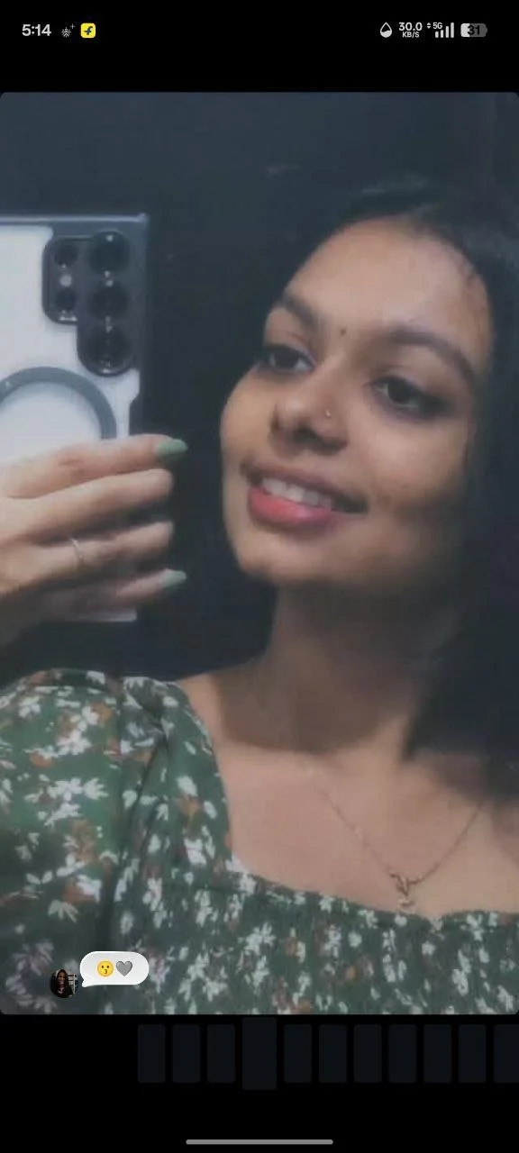 424 - Young South Indian girl fingering image 3