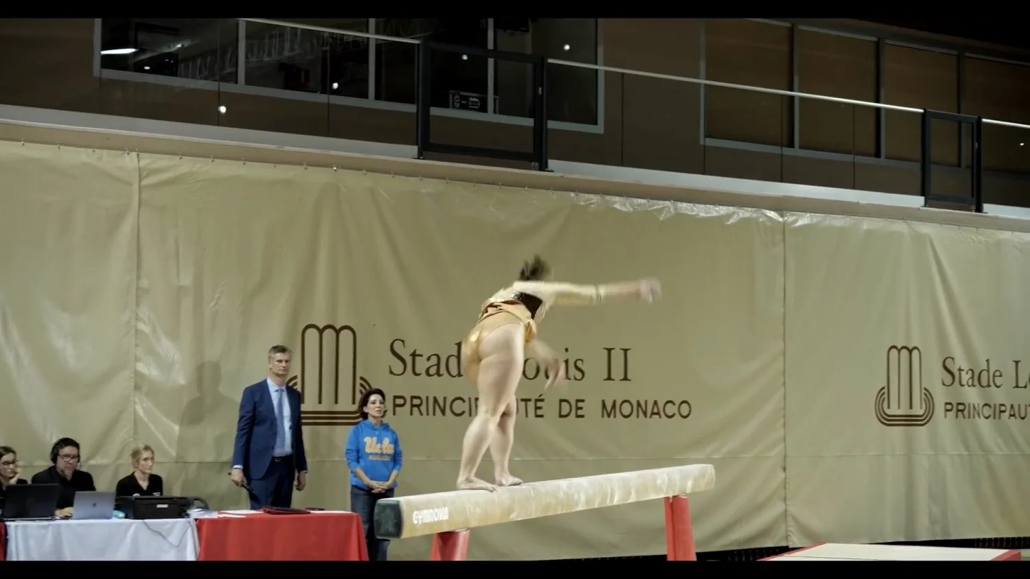 Katelyn Ohashi - ginasta viral deliciosa - capturas de tela. image 17