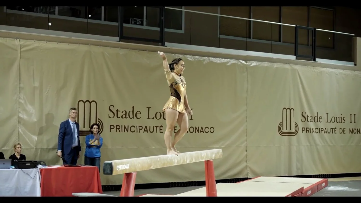 Katelyn Ohashi - ginasta viral deliciosa - capturas de tela. image 2