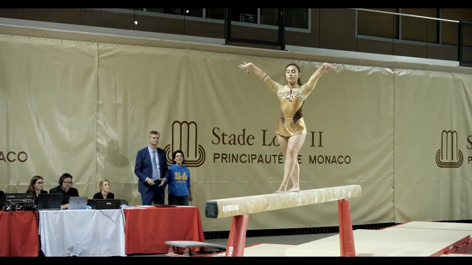 Katelyn Ohashi - ginasta viral deliciosa - capturas de tela. image 32