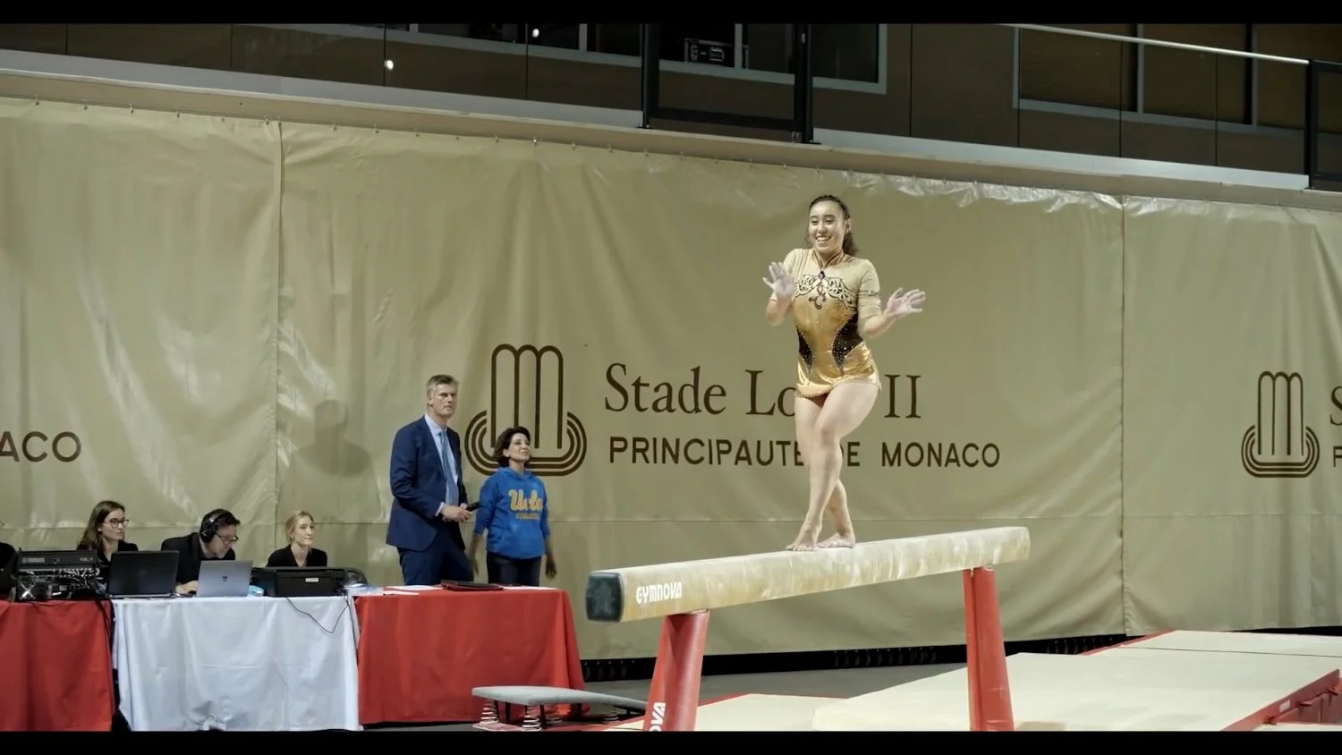 Katelyn Ohashi - ginasta viral deliciosa - capturas de tela. image 37