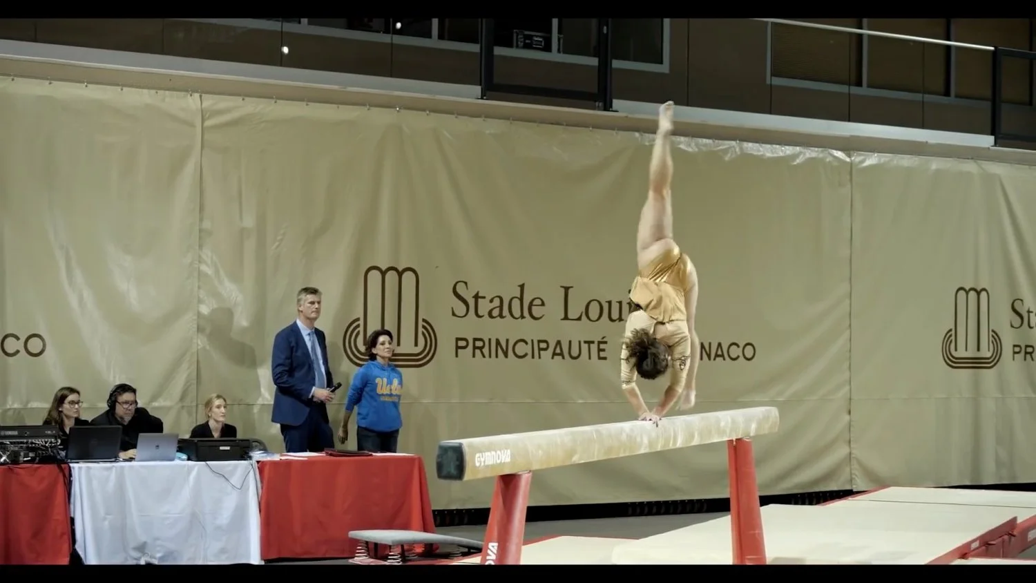 Katelyn Ohashi - ginasta viral deliciosa - capturas de tela. image 42