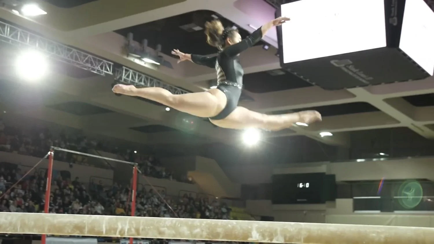 Katelyn Ohashi - ginasta viral deliciosa - capturas de tela. image 45