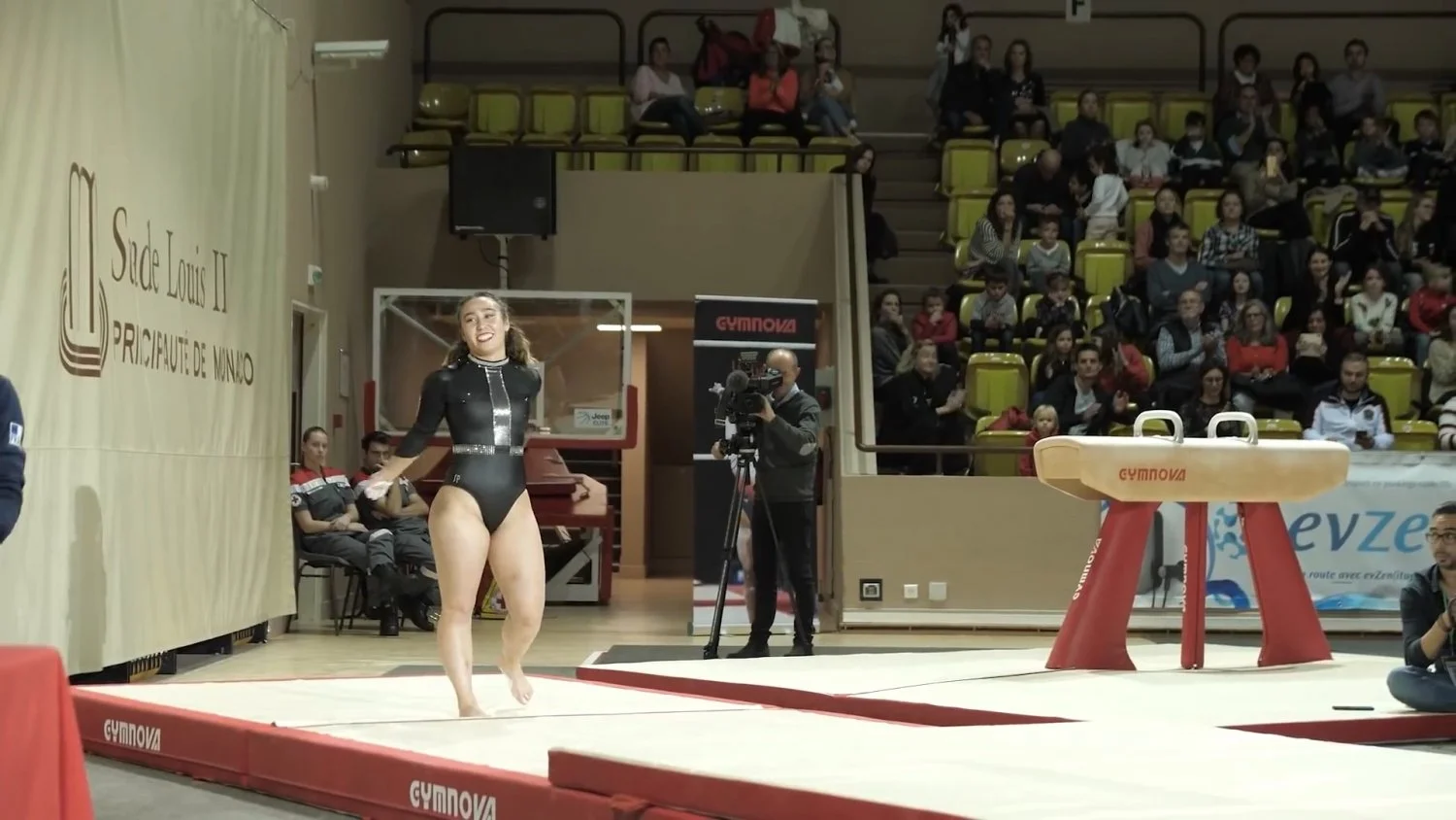 Katelyn Ohashi - ginasta viral deliciosa - capturas de tela. image 47