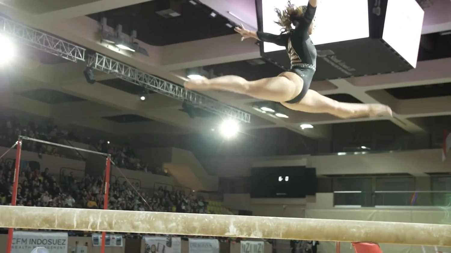 Katelyn Ohashi - ginasta viral deliciosa - capturas de tela. image 48