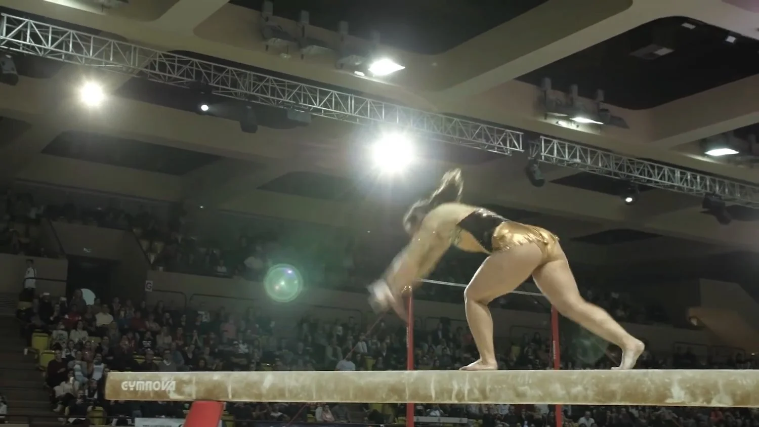 Katelyn Ohashi - ginasta viral deliciosa - capturas de tela. image 6
